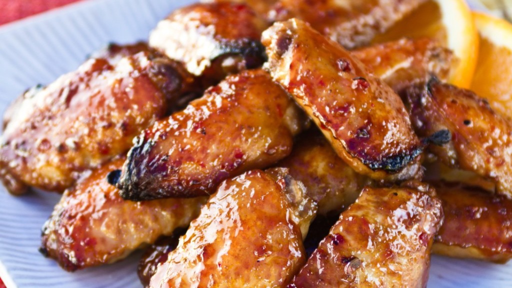 Spicy-Chicken-Wings-with-Sriracha-Chili-Sauce